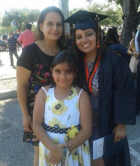 Alejandra with her daughters